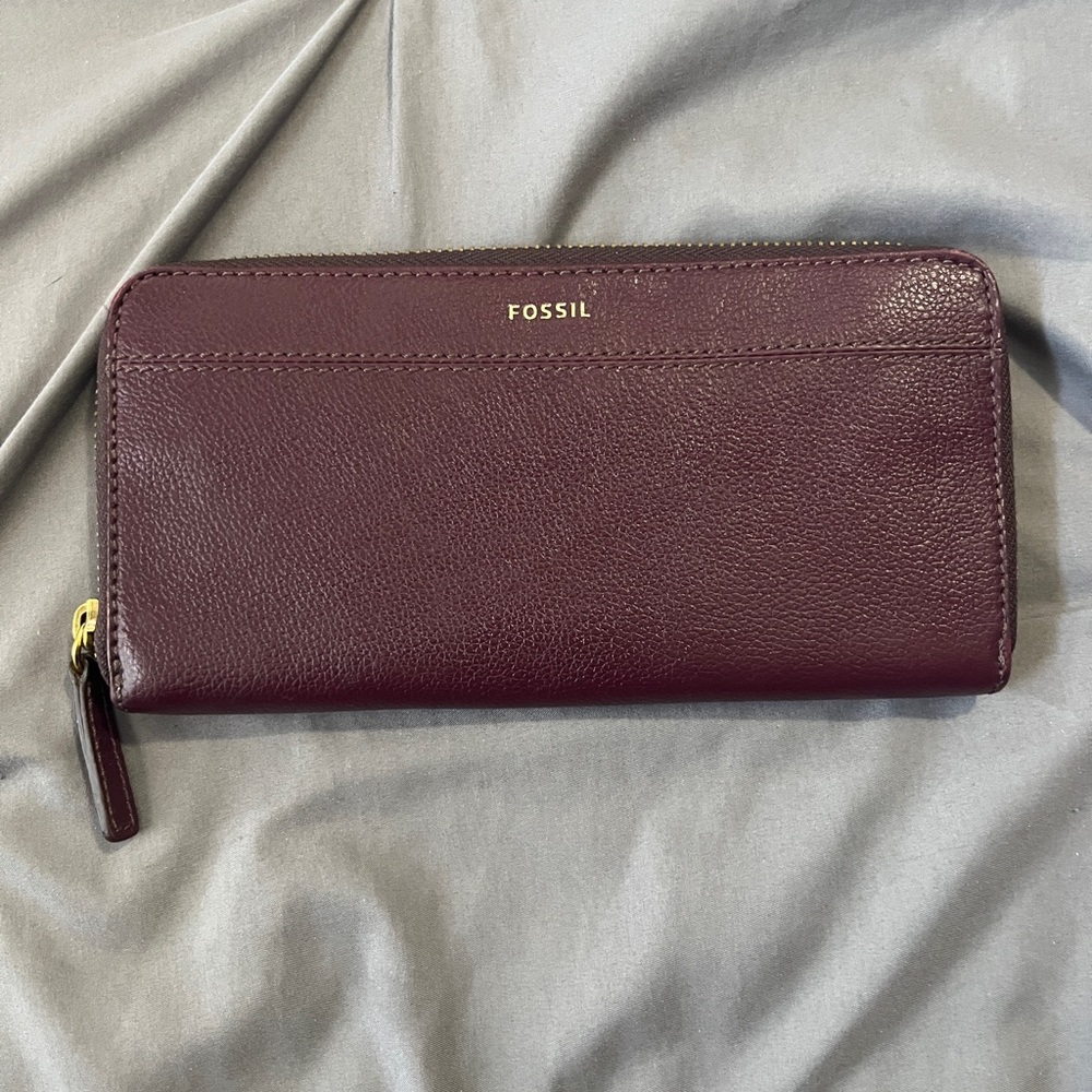 Fossil dark maroon leather wallet